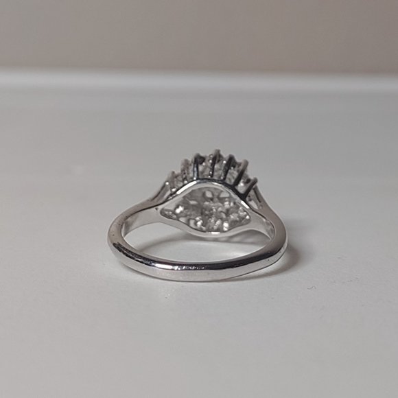 Very Pretty Silver Tone Clear And Green Rhinestone Ring Size 6.75 - Picture 5 of 12